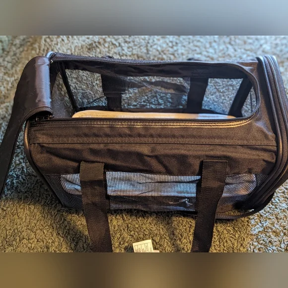 Amazon Basics Soft Sided Mesh Pet Travel Carrier Medium Size - Picture 8 of 13